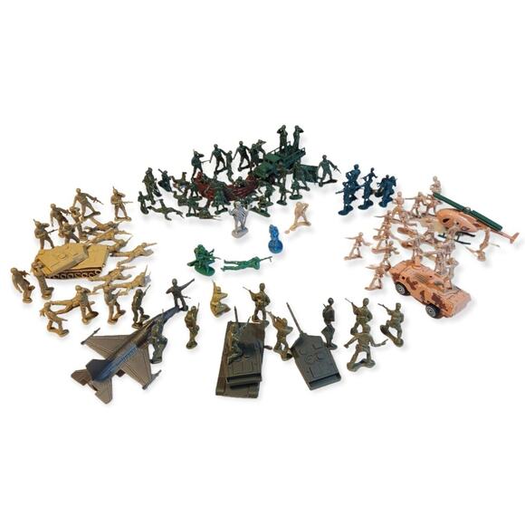 Army Men Lot Of 93 (Various Colors) With 8 Accessories Pre-owned - Picture 1 of 6